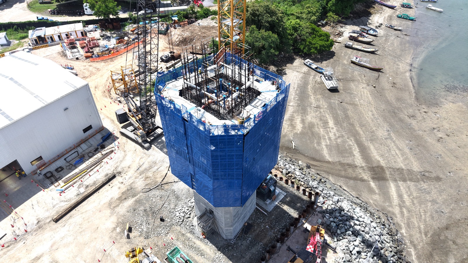 Hitos Constructivos: El Cuarto Puente sobre el Canal Alcanza los 53 Metros en su Torre Este — imagen 2